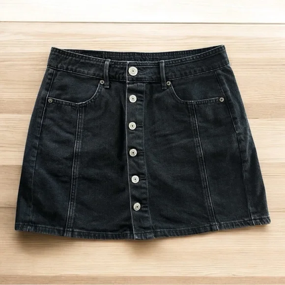 American Eagle Black Denim Button Up Mini Skirt Size 6 - Picture 2 of 5